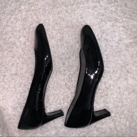 StuartWeizman 90s Vintage Black PatentLeather Pump - Picture 4 of 6